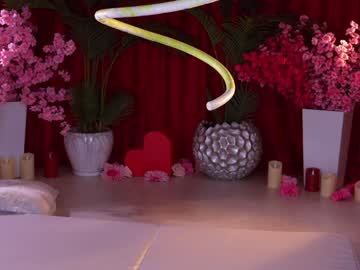 Foto porno kittycaitlin se dezbraca la web pe Chaturbate pe KUR.ro