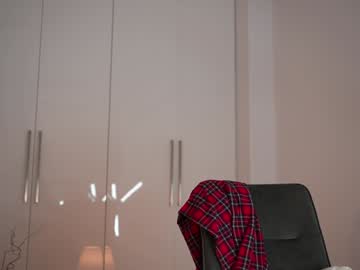 Foto porno kriss0leoo se dezbraca la web pe Chaturbate pe KUR.ro