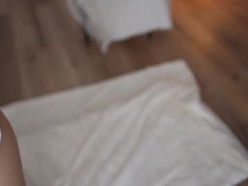 Foto porno kriss0leoo se dezbraca la web pe Chaturbate pe KUR.ro