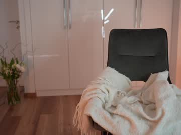 Foto porno kriss0leoo se dezbraca la web pe Chaturbate pe KUR.ro