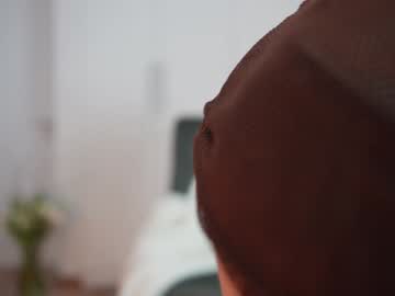 Foto porno kriss0leoo se dezbraca la web pe Chaturbate pe KUR.ro