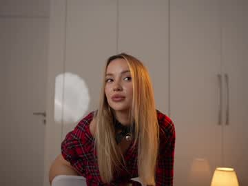 Foto porno kriss0leoo se dezbraca la web pe Chaturbate pe KUR.ro