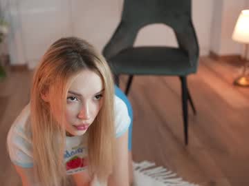Foto porno kriss0leoo se dezbraca la web pe Chaturbate pe KUR.ro