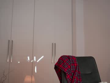 Foto porno kriss0leoo se dezbraca la web pe Chaturbate pe KUR.ro
