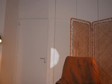 Foto porno kriss0leoo se dezbraca la web pe Chaturbate pe KUR.ro