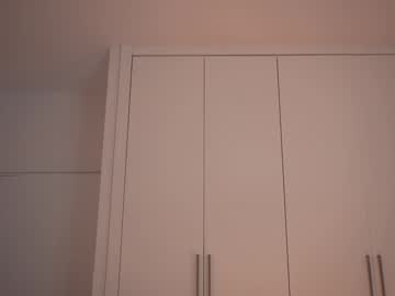 Foto porno kriss0leoo se dezbraca la web pe Chaturbate pe KUR.ro