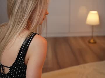 Foto porno kriss0leoo se dezbraca la web pe Chaturbate pe KUR.ro