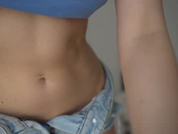 Foto porno kriss0leoo se dezbraca la web pe Chaturbate pe KUR.ro
