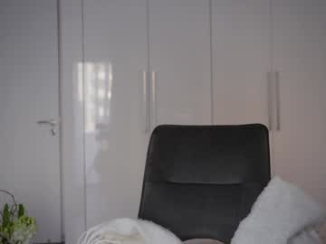 Foto porno kriss0leoo se dezbraca la web pe Chaturbate pe KUR.ro