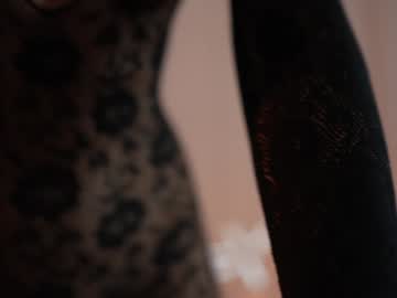 Foto porno kriss0leoo se dezbraca la web pe Chaturbate pe KUR.ro