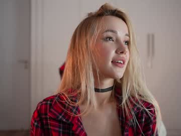 Foto porno kriss0leoo se dezbraca la web pe Chaturbate pe KUR.ro