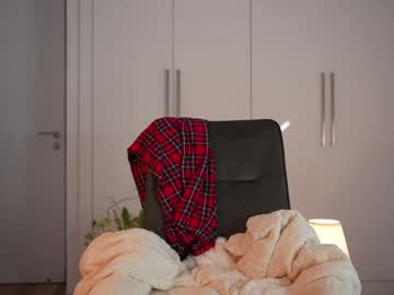 Foto porno kriss0leoo se dezbraca la web pe Chaturbate pe KUR.ro
