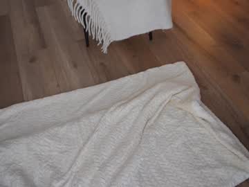 Foto porno kriss0leoo se dezbraca la web pe Chaturbate pe KUR.ro
