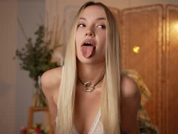 Foto porno kriss0leoo se dezbraca la web pe Chaturbate pe KUR.ro