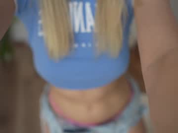 Foto porno kriss0leoo se dezbraca la web pe Chaturbate pe KUR.ro
