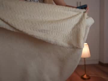 Foto porno kriss0leoo se dezbraca la web pe Chaturbate pe KUR.ro