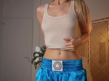 Foto porno kriss0leoo se dezbraca la web pe Chaturbate pe KUR.ro