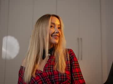 Foto porno kriss0leoo se dezbraca la web pe Chaturbate pe KUR.ro