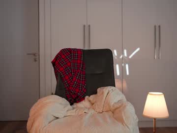 Foto porno kriss0leoo se dezbraca la web pe Chaturbate pe KUR.ro