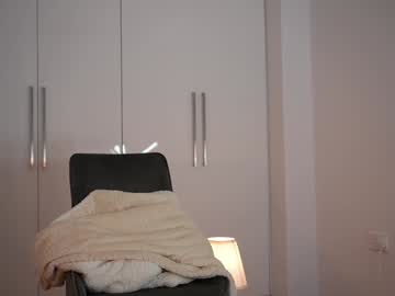 Foto porno kriss0leoo se dezbraca la web pe Chaturbate pe KUR.ro