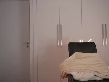 Foto porno kriss0leoo se dezbraca la web pe Chaturbate pe KUR.ro