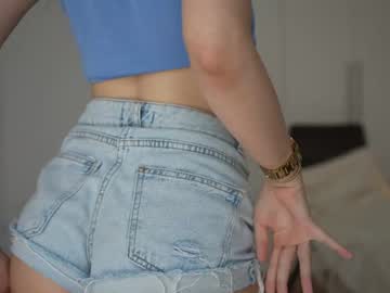 Foto porno kriss0leoo se dezbraca la web pe Chaturbate pe KUR.ro