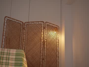 Foto porno kriss0leoo se dezbraca la web pe Chaturbate pe KUR.ro
