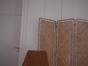 Foto porno kriss0leoo se dezbraca la web pe Chaturbate pe KUR.ro