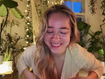 Foto porno Nebunii pe chat marca kristyspiritedaway pe KUR.ro