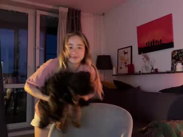 Foto porno Nebunii pe chat marca kristyspiritedaway pe KUR.ro