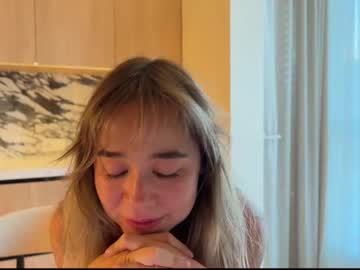 Foto porno kristyspiritedaway descoperita pe video chat pe KUR.ro