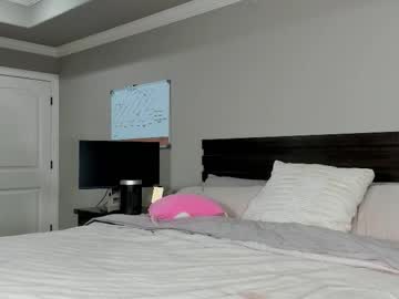 Foto porno Nebunii pe chat marca kyliebkillinit pe KUR.ro