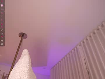 Foto porno lau__1 se dezbraca la web pe Chaturbate pe KUR.ro