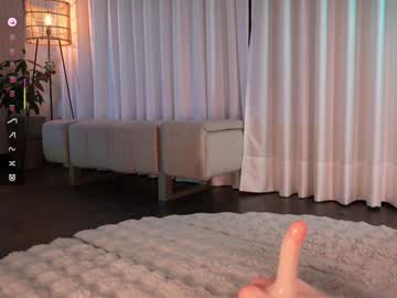 Foto porno lau__1 se dezbraca la web pe Chaturbate pe KUR.ro