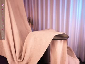 Foto porno lau__1 se dezbraca la web pe Chaturbate pe KUR.ro