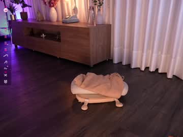 Foto porno lau__1 se dezbraca la web pe Chaturbate pe KUR.ro