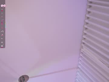 Foto porno lau__1 se dezbraca la web pe Chaturbate pe KUR.ro