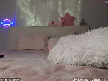 Foto porno laurenxcros ne arata tot la camera pe KUR.ro