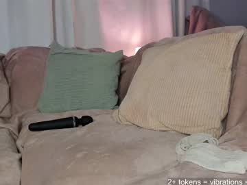 Foto porno laurenxcros ne arata tot la camera pe KUR.ro
