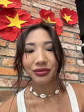 Foto porno lean_lie8 ne arata tot la camera pe KUR.ro