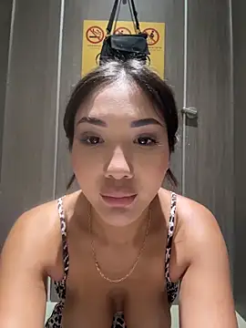 Foto porno lean_lie8 ne arata tot la camera pe KUR.ro
