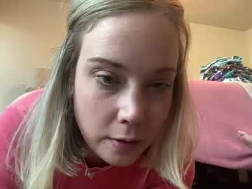 Foto porno leanneluxecouple ne arata tot la camera pe KUR.ro