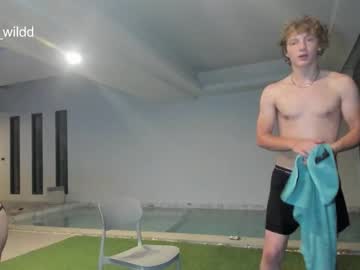 Foto porno leo_wildd ne arata tot la camera pe KUR.ro