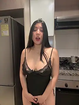 Foto porno licky_lu se dezbraca la web pe StripChat pe KUR.ro