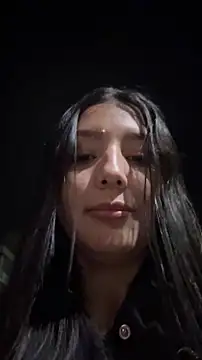 Foto porno licky_lu se dezbraca la web pe StripChat pe KUR.ro