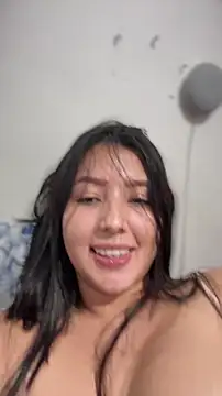 Foto porno licky_lu se dezbraca la web pe StripChat pe KUR.ro