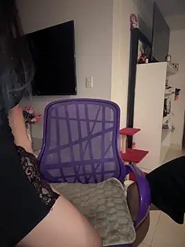 Foto porno licky_lu se dezbraca la web pe StripChat pe KUR.ro