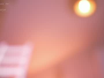 Foto porno lil_eva descoperita pe video chat pe KUR.ro