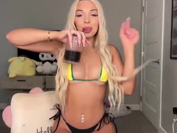 Foto porno lilbbyliv se dezbraca la web pe Chaturbate pe KUR.ro