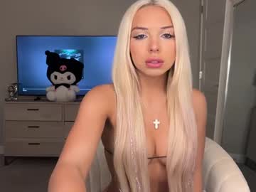 Foto porno lilbbyliv se dezbraca la web pe Chaturbate pe KUR.ro
